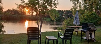 3-bedroom apartment on Lake Hayward within walking distance to downtown.