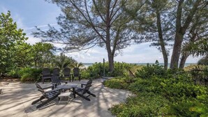 Terrace/patio - Beachfront Cottage Sleeps up to 4 Unit A (Indian Rocks Beach)
