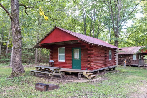 Spacious Log Cabin, Fire Pit & Shared Pool