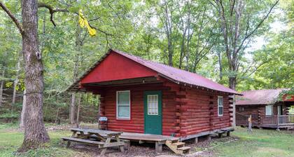 Spacious Log Cabin, Fire Pit & Shared Pool