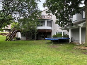 Exterior - Family friendly, 2-bedroom apartment in beautiful Plattsburg w/racketball court. (Plattsburg)