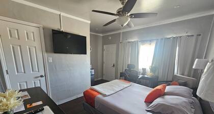 Orange Motel
