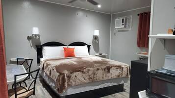 Chambre simple luxueuse | Bureau, espace de travail pour ordinateurs portables