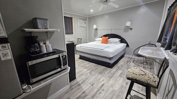 Chambre simple luxueuse | Bureau, espace de travail pour ordinateurs portables