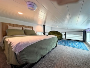Iron/ironing board, Internet, bed sheets