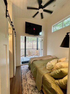Room - Tiny House on Ranch · Stargazing + Fire Pit (Lake George)