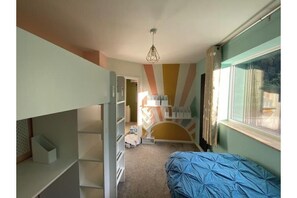 2 bedrooms, WiFi, bed sheets - Northurst Haven | Family Home Near Heaton Park with Garden & Free Parking (Manchester)
