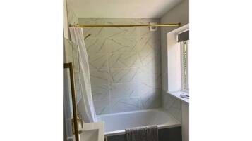 Handtücher, Seife, Toilettenpapier