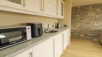 Cookware/dishes/utensils