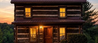 Quaker Freedom Cabin. Historic c1834 log cabin. Pet friendly!