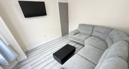 Contractor Friendly 3 Bed House Long Stays Fast Wi-fi & Parking