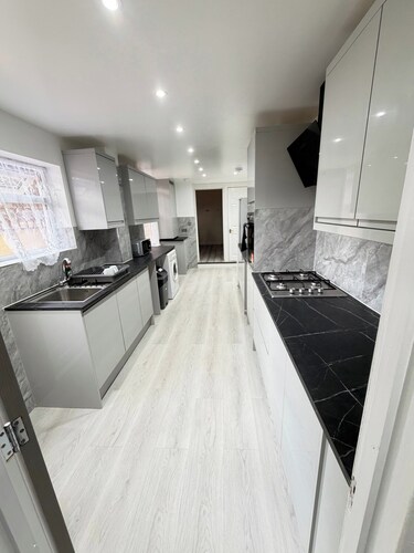 Contractor Friendly 3 Bed House Long Stays Fast Wi-fi & Parking