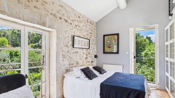 4 chambres, fer et planche à repasser, Wi-Fi, draps fournis
