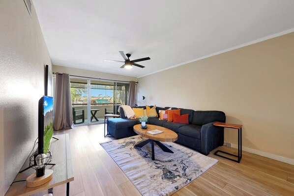 Living area - 2BR/2BA Scottsdale Condo with heated pool (Scottsdale)