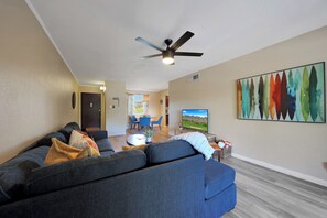 Living area - 2BR/2BA Scottsdale Condo with heated pool (Scottsdale)