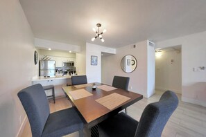 Dining - 2BR/2BA Scottsdale Condo with heated pool (Scottsdale)