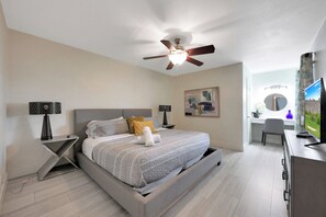 2 bedrooms, iron/ironing board, Internet, bed sheets - 2BR/2BA Scottsdale Condo with heated pool (Scottsdale)