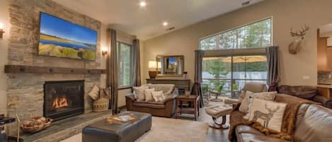 Smart TV, fireplace