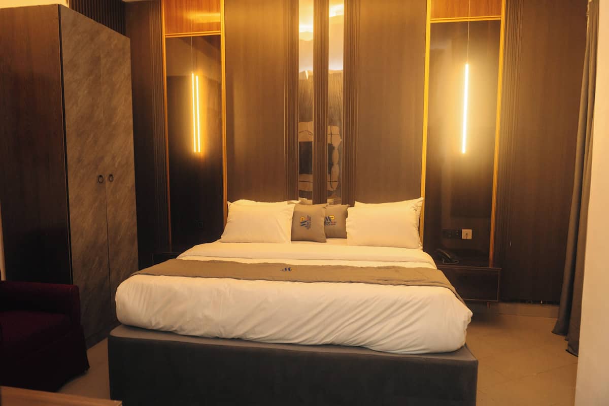 Hochwertige Bettwaren, Pillowtop-Betten, Schreibtisch