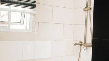 Classic Double Room | Bathroom | Free toiletries, soap, toilet paper
