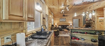 Ponderosa Suite at Ten Stone Lodge