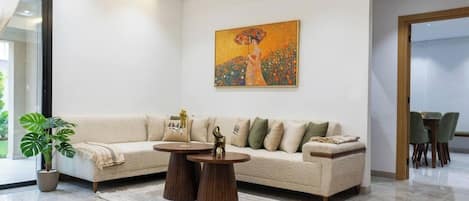 Apartment, 2 Bedrooms, Smoking, Garden View | Living room