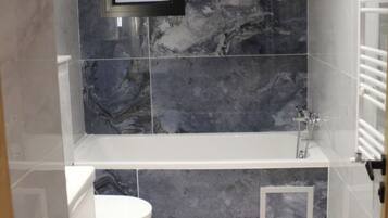 Appartement, 2 chambres, fumeurs, vue jardin | Salle de bain