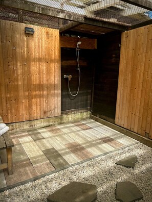 Bathroom - Sleeping in the Hay—An Adventure Vacation for the Family with a Campfire & a Starry Sky (Burow)