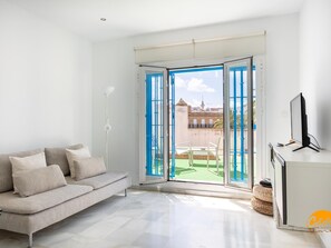 TV - Charming Penthouse in the Heart of Cádiz (Ciudad de Cádiz)