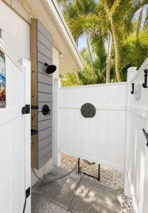 Property grounds - THE salty Marlin B: Dock, Beach Access 2 min walk (Anna Maria)