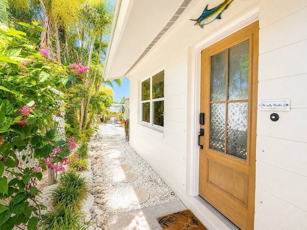 Exterior detail - THE salty Marlin B: Dock, Beach Access 2 min walk (Anna Maria)