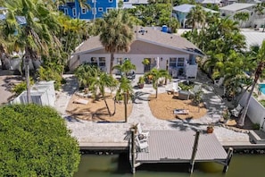 Exterior - THE salty Marlin B: Dock, Beach Access 2 min walk (Anna Maria)