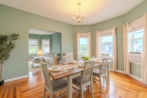 Dining - Boston-Medford-Cambridge LARGE 3BR + Fun Game Room! (Medford)