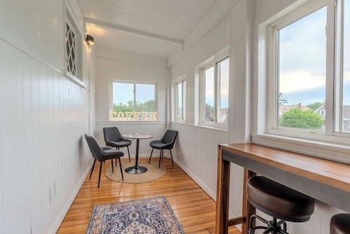 Boston-Medford-Cambridge LARGE 3BR + Fun Game Room!