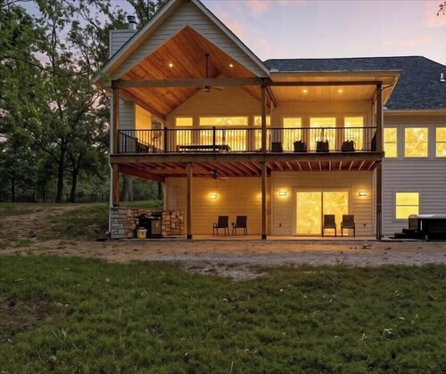 NEW · 3BR Lake Luxe · Pool + Pickleball + Hot Tub