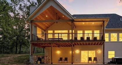 NEW · 3BR Lake Luxe · Pool + Pickleball + Hot Tub