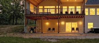 NEW · 3BR Lake Luxe · Pool + Pickleball + Hot Tub