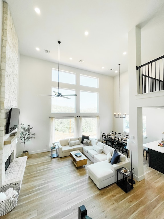 Walk To Medicine Park. Mountain Views + Fire Pit. Spacious Home Sleeps 8 - Lake Jed Johnson, OK
