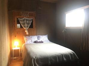 Room - Tiny hill top home (Markdale)