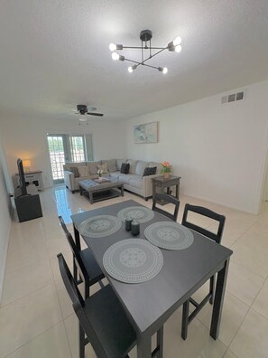 Interior - Cozy 2BR Condo in Houston Medical Center, Galleria, downtown Sleeps 4 (Houston)
