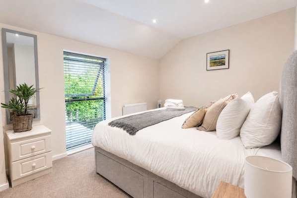 Iron/ironing board, WiFi, bed sheets - Peak District Escape, Walks, Canal & Cromford Mill (Matlock)