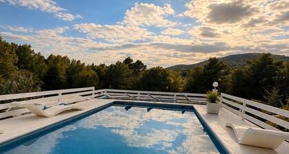 Casa de Nelly is a peaceful villa in Ibiza, just 8 minutes from the airport