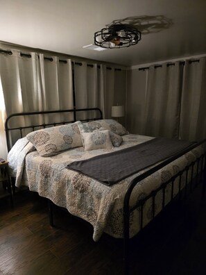 Iron/ironing board, free WiFi, bed sheets - Newly renovated home from 1912 nestled on 20 acres near Buffalo National River (Parthenon)