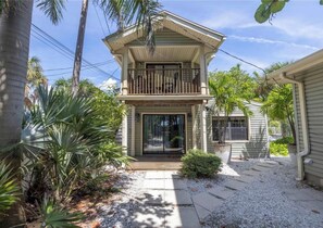 Exterior - Romantic Beachfront Studio for 2 Unit B (Indian Rocks Beach)