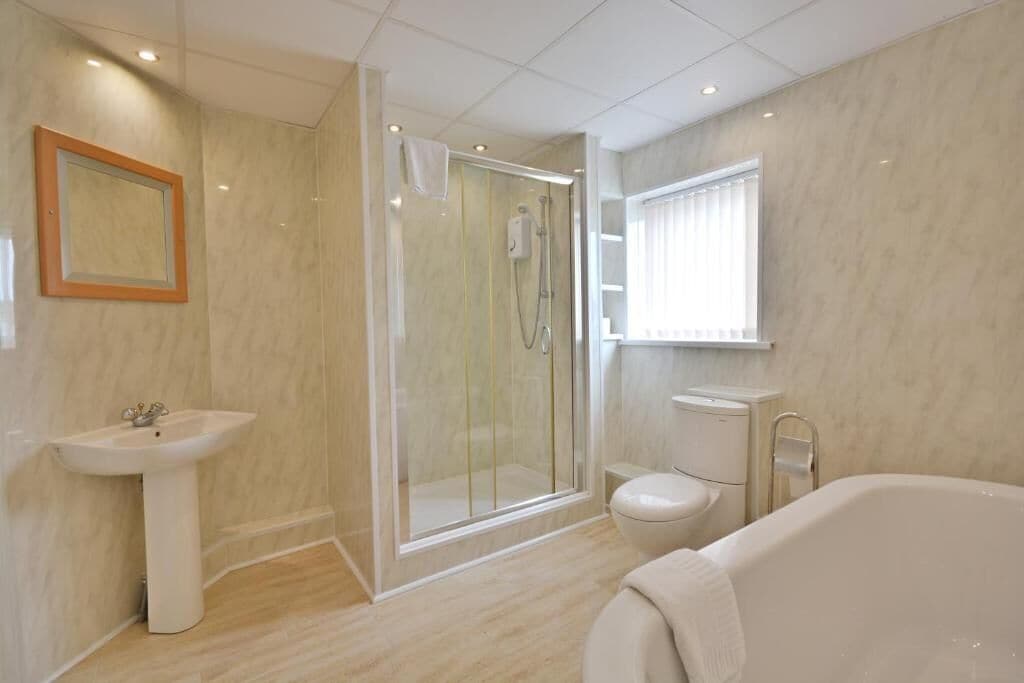 Driepersoonskamer | Badkamer
