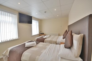 Dreibettzimmer | Bügeleisen/Bügelbrett, kostenloses WLAN