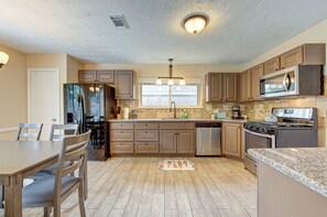 Private kitchen - Family Pool Retreat in Spring , Houston  4BR Private Pool  Sleeps 8 (Spring)