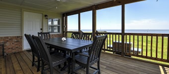 Waterfront retreat of privacy and tranquility on the Currituck Sound - Grandy NC