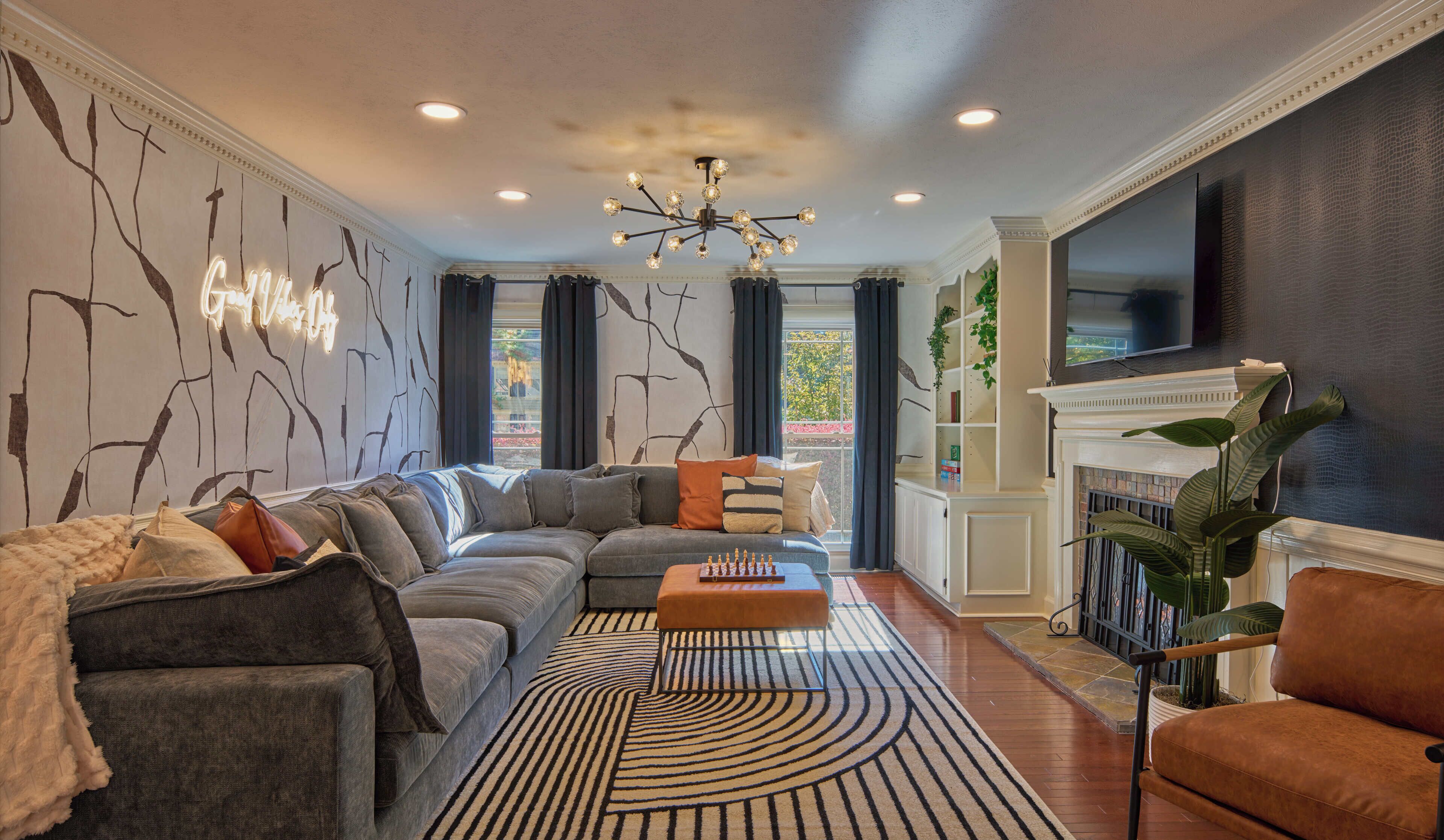 Luxury Stay W/hot Tub, Pool, Game Room & Speakeasy Near Fort Bragg - Fayetteville, NC