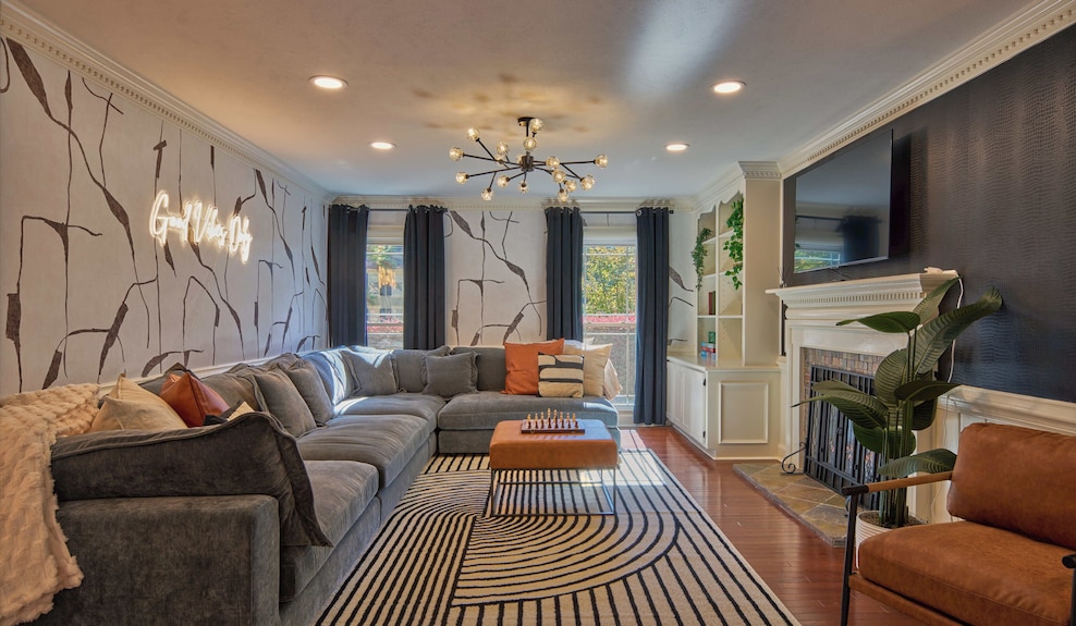 Luxury Stay W/hot Tub, Pool, Game Room & Speakeasy Near Fort Bragg - Fayetteville, NC